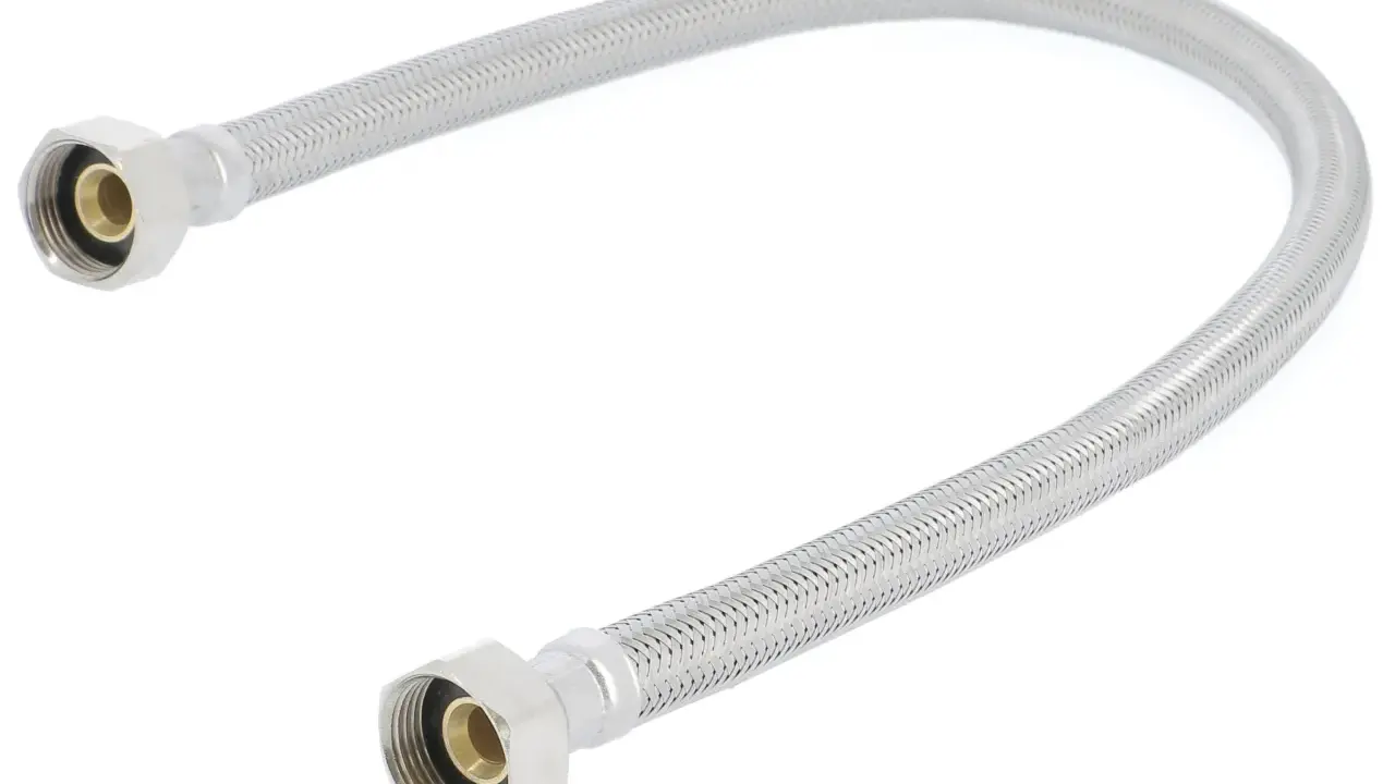 Tuyau flexible en inox pour l'eau, conçu pour une longue durée de vie et une utilisation flexible.
