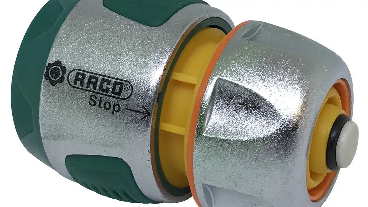 Raccord 3 pièces RACO Stop, un connecteur rapide pour tuyau d'arrosage, avec des parties vertes, argentées et jaunes.