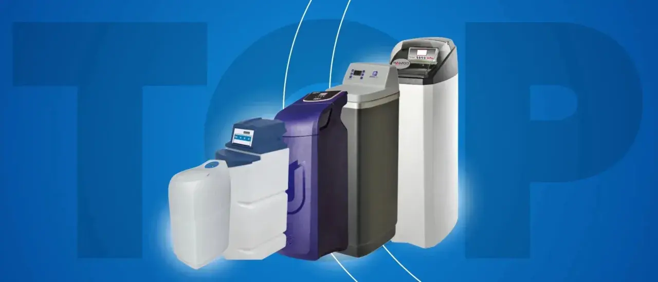 Gamme d'adoucisseurs d'eau modernes, du plus petit au plus grand, prêts pour le détassage.