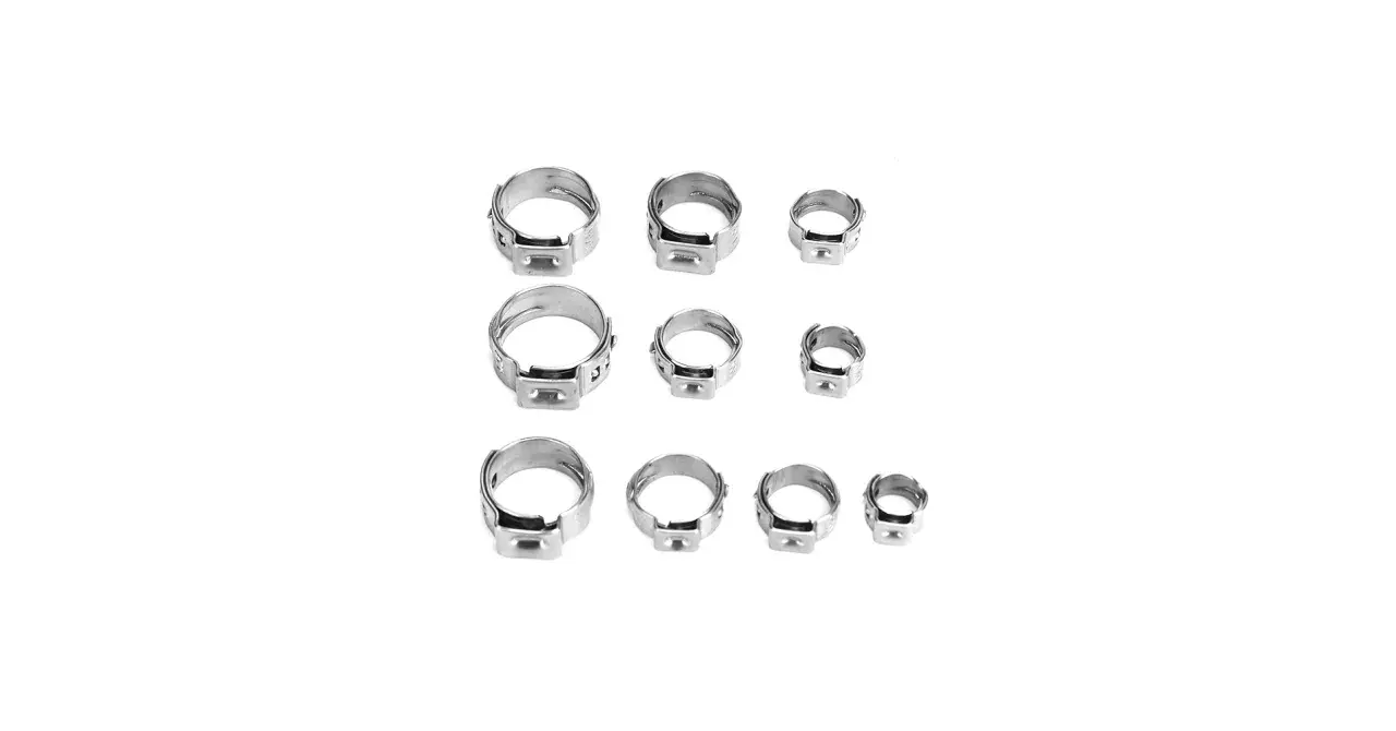 Ensemble de colliers à oreilles pour sertissage tuyau, de différentes tailles, en métal argenté, sur fond blanc.