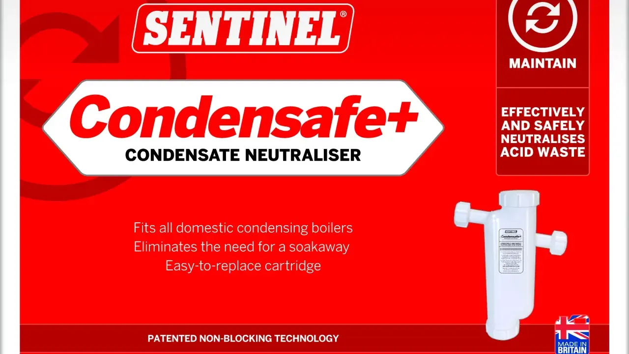 Entretien du neutraliseur de condensat Sentinel Condensafe+. Efficace et sûr, il neutralise les déchets acides.