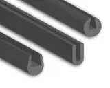 Trois profilés gris en forme de U, un joint en u souple, montrés en perspective sur fond blanc.