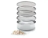 Grille tamis inox empilable, idéale pour tamiser la farine et obtenir une texture aérienne pour vos pâtisseries.