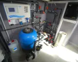 Système de filtration de piscine enterrée : pompe, filtre bleu, régulation automatique. Avis sur cette technique locale.