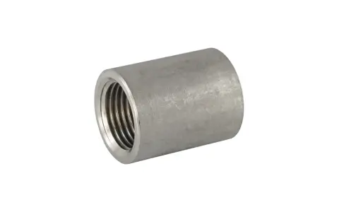 Manchon inox à souder, une pièce métallique cylindrique avec un filetage interne, prête pour une connexion solide.