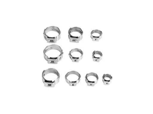Ensemble de colliers à oreilles pour sertissage tuyau, de différentes tailles, en métal argenté, sur fond blanc.