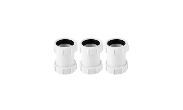 Trois raccords PVC blancs pour évacuation, sur fond blanc.