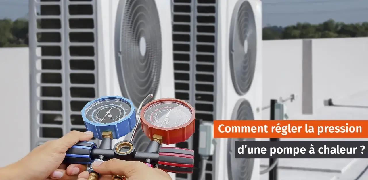 Main d'un technicien ajustant la pression d'une pompe à chaleur air-air avec un manomètre.