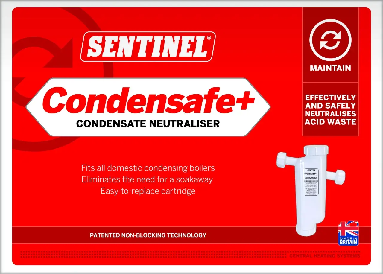 Entretien du neutraliseur de condensat Sentinel Condensafe+. Efficace et sûr, il neutralise les déchets acides.