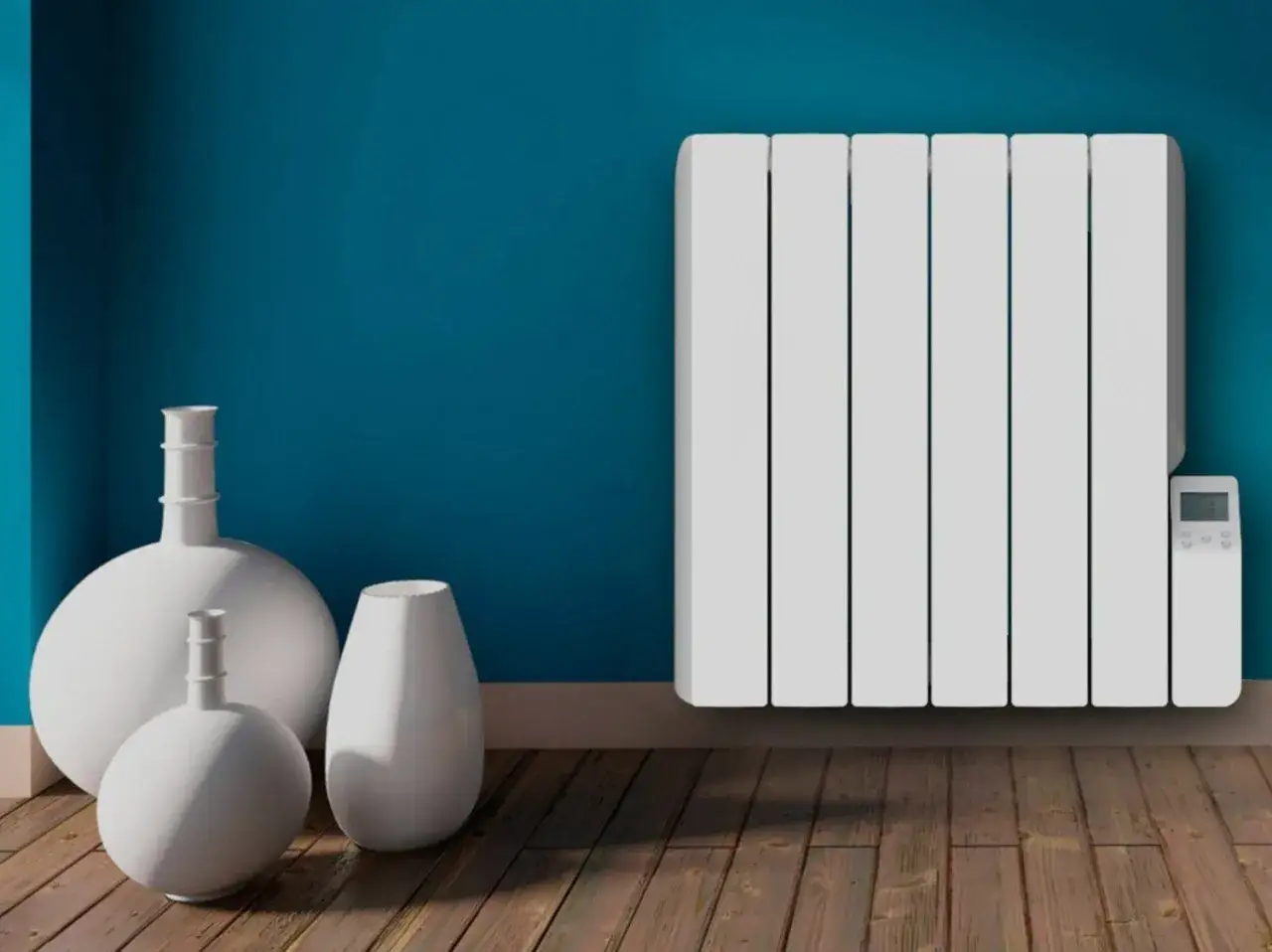 Radiateur blanc moderne sur mur bleu, avec des vases blancs. Pour savoir combien de radiateur pour 50m2, il faut considérer l'isolation et la hauteur sous plafond.