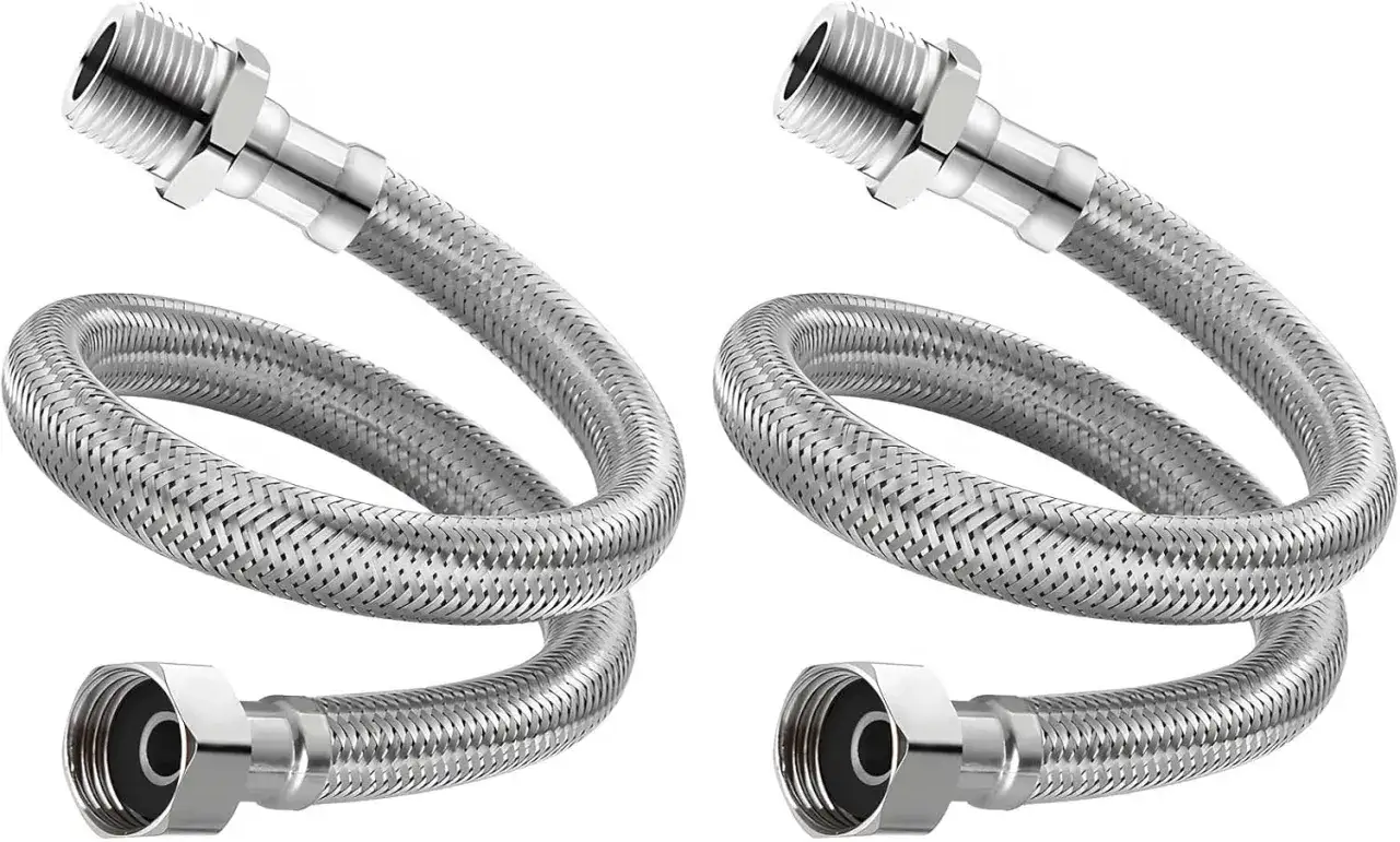 Deux tuyaux flexibles en inox pour l'eau, conçus pour une durée de vie flexible et résistante.