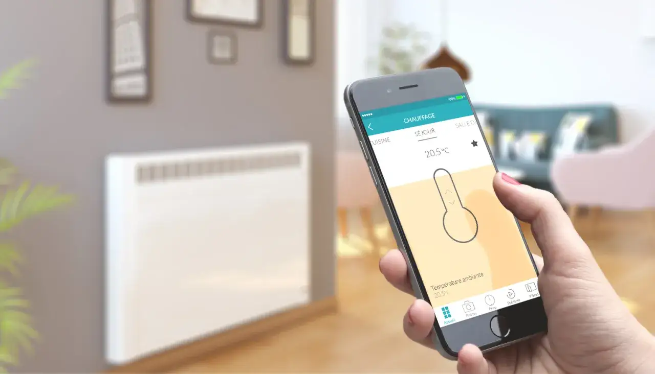 Contrôle du chauffage de votre maison via smartphone. La domotique permet de gérer la température ambiante, ici 20,5°C dans le séjour.